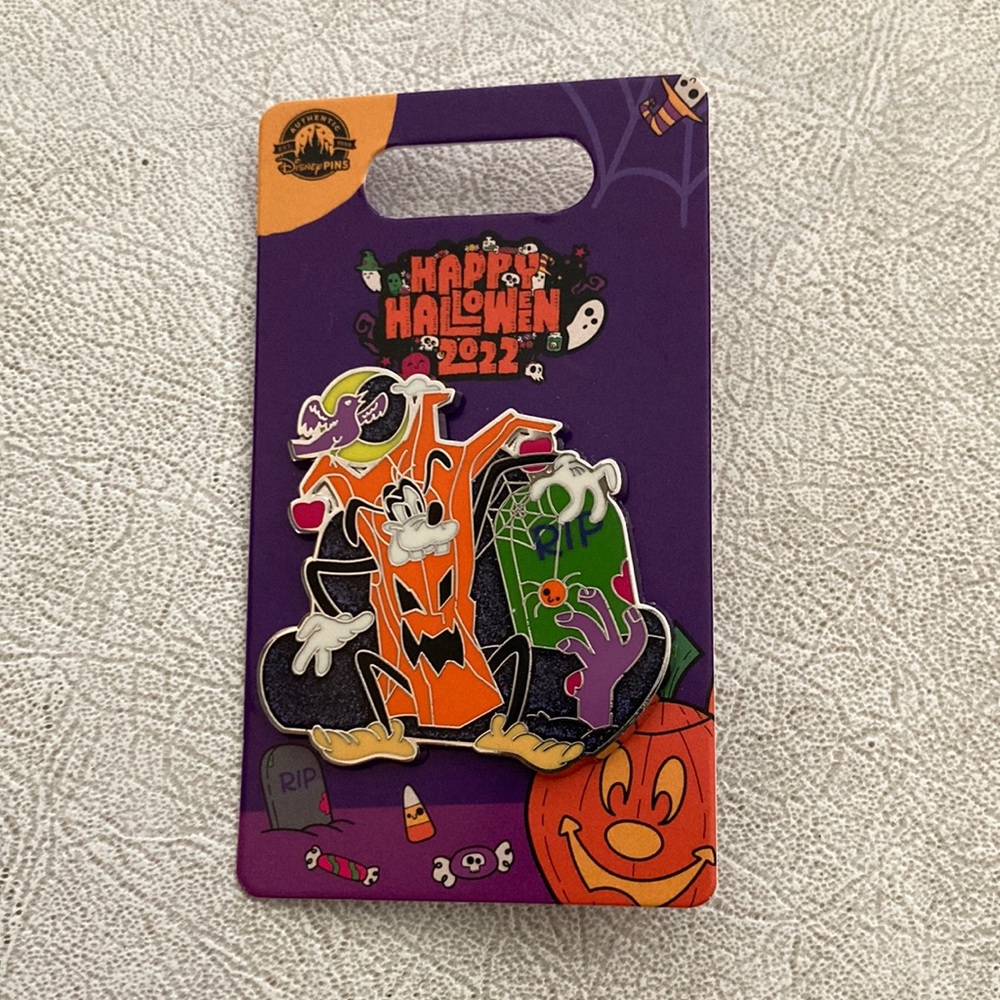 Disney Halloween pin brand new 2022